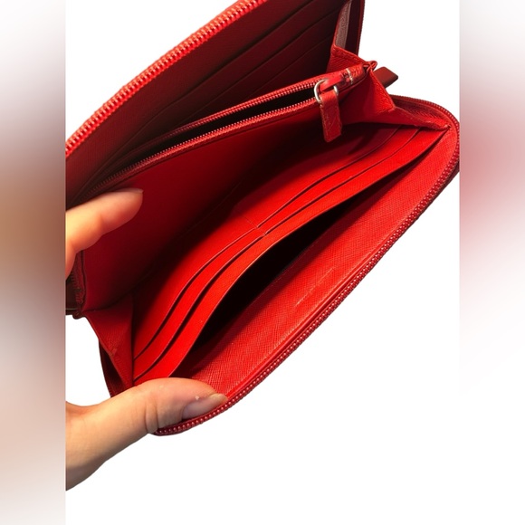 PRADA red saffiano leather trifold wallet - Picture 4 of 15